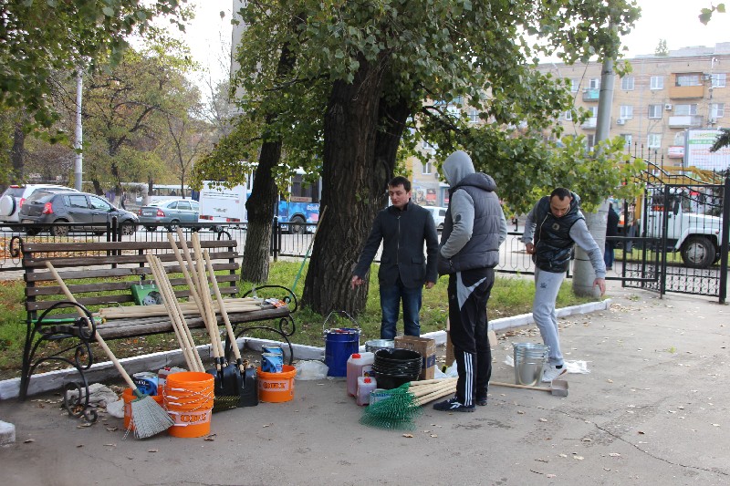 «Холодный субботник» в Саратове вывел на улицы 10 тысяч горожан