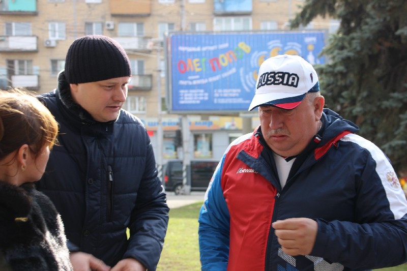 «Холодный субботник» в Саратове вывел на улицы 10 тысяч горожан