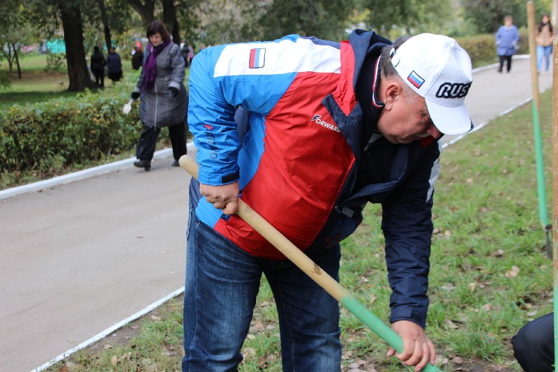 «Холодный субботник» в Саратове вывел на улицы 10 тысяч горожан