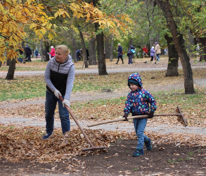 «Холодный субботник» в Саратове вывел на улицы 10 тысяч горожан