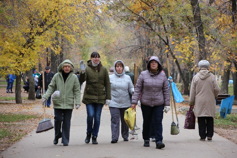 «Холодный субботник» в Саратове вывел на улицы 10 тысяч горожан