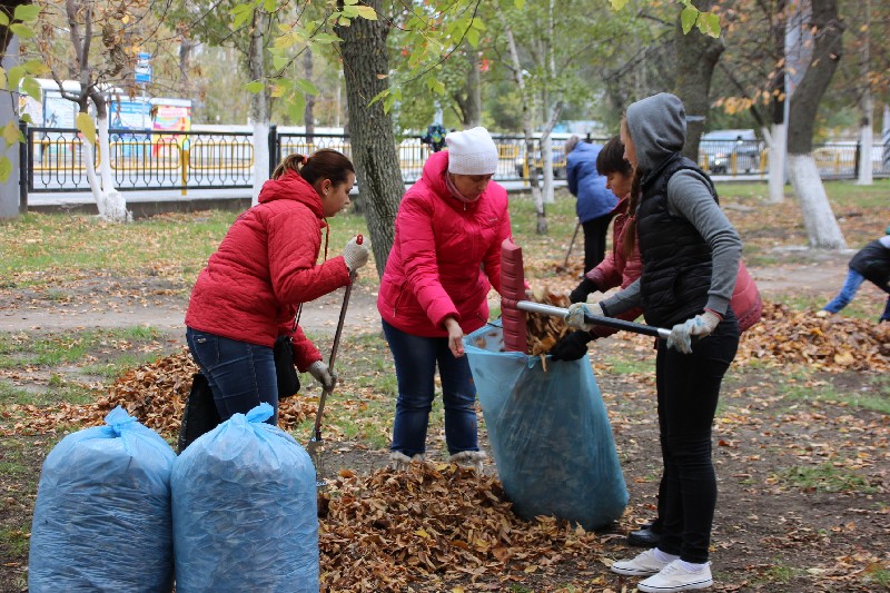«Холодный субботник» в Саратове вывел на улицы 10 тысяч горожан