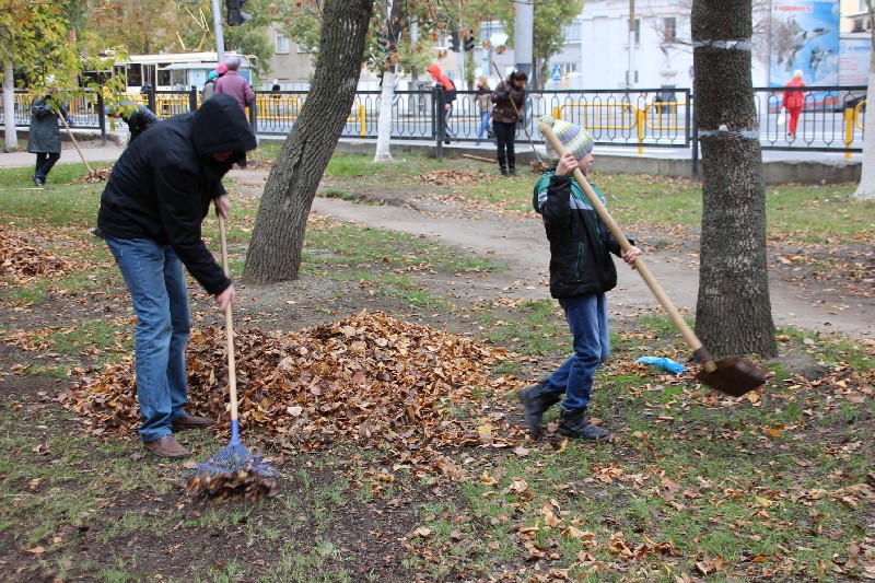 «Холодный субботник» в Саратове вывел на улицы 10 тысяч горожан