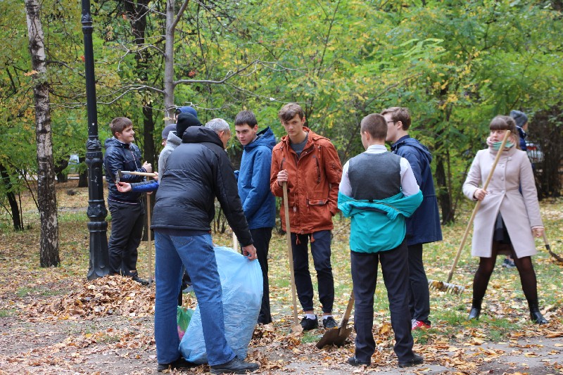 «Холодный субботник» в Саратове вывел на улицы 10 тысяч горожан