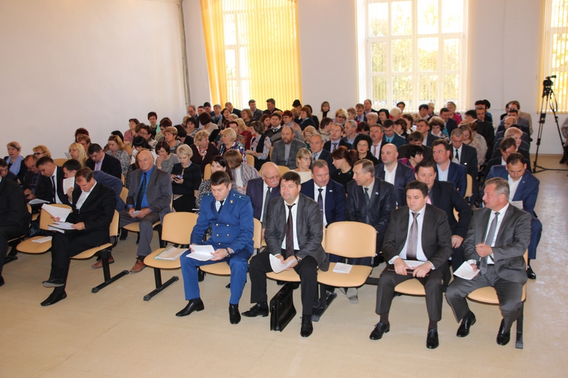 Сараев: Страшно зайти на территорию школ