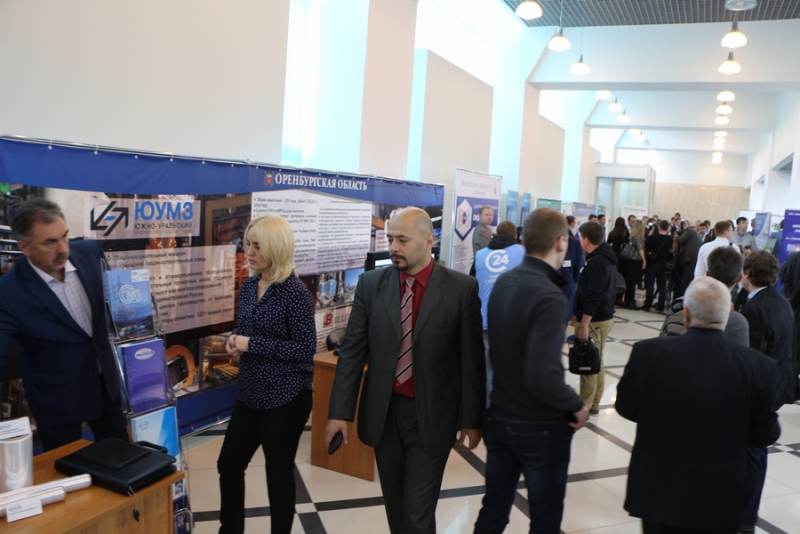 Главу Минпромторга РФ заинтересовали саратовские лазеры