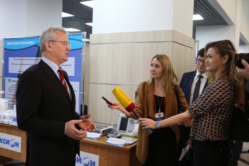 Главу Минпромторга РФ заинтересовали саратовские лазеры