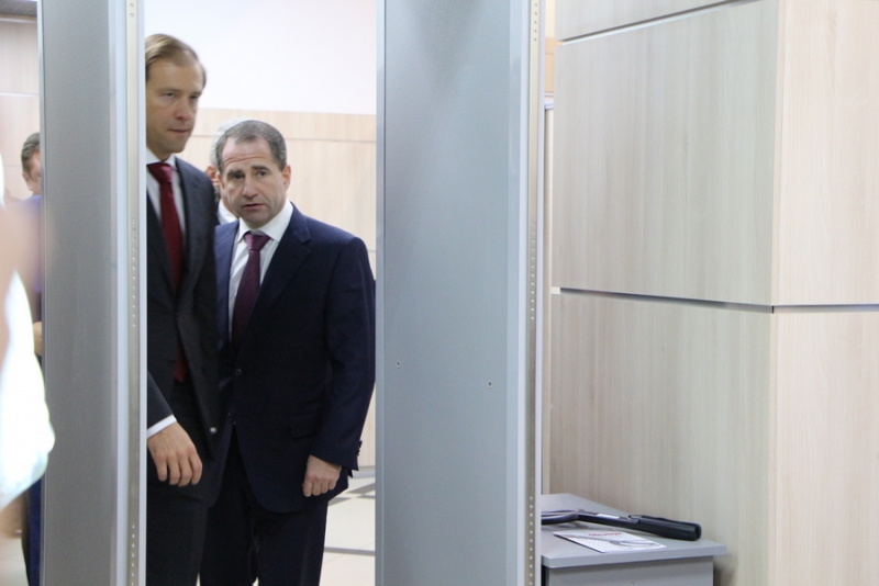 Главу Минпромторга РФ заинтересовали саратовские лазеры