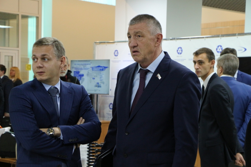 Главу Минпромторга РФ заинтересовали саратовские лазеры