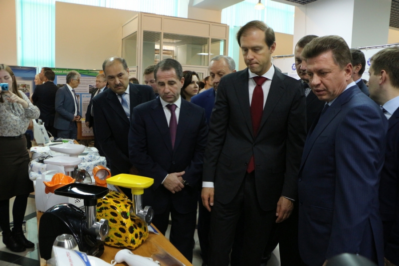 Главу Минпромторга РФ заинтересовали саратовские лазеры