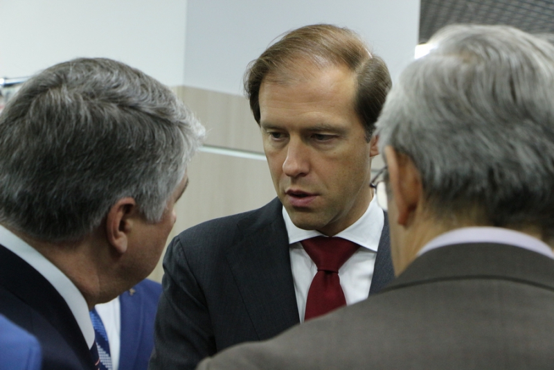 Главу Минпромторга РФ заинтересовали саратовские лазеры