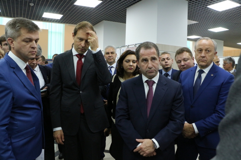 Главу Минпромторга РФ заинтересовали саратовские лазеры