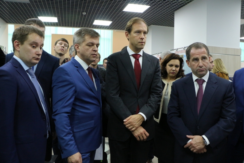 Главу Минпромторга РФ заинтересовали саратовские лазеры