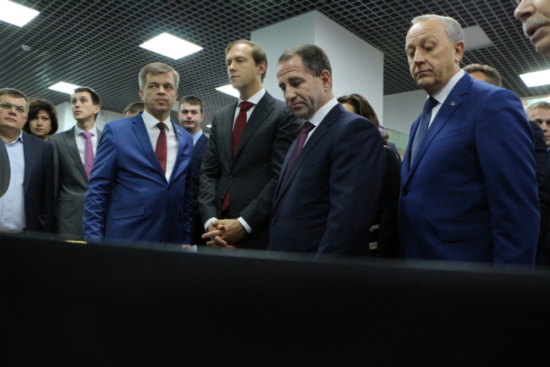 Главу Минпромторга РФ заинтересовали саратовские лазеры