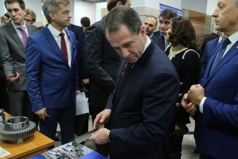 Главу Минпромторга РФ заинтересовали саратовские лазеры