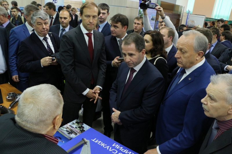 Главу Минпромторга РФ заинтересовали саратовские лазеры