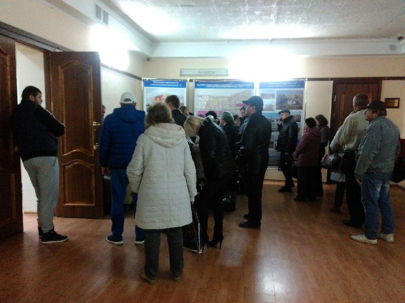 Скандал на встрече дольщиков в саратовском минстрое погасила полиция