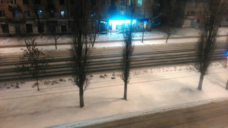 Саратовцы фотографируют первый снег и лепят снеговиков