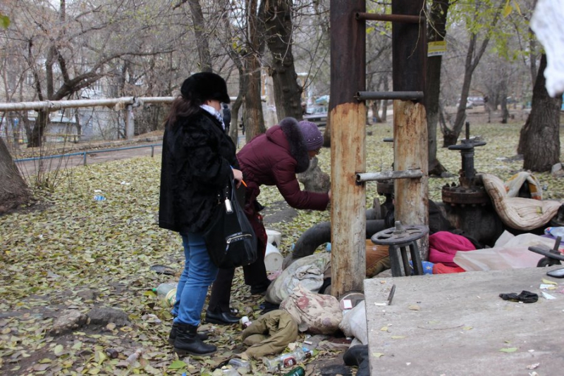 Бомжа Василия уговорили отправиться на теплую зимовку
