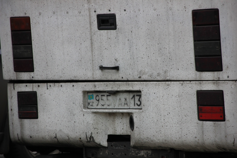 Автобус с гражданами Узбекистана второй день стоит в центре Саратова