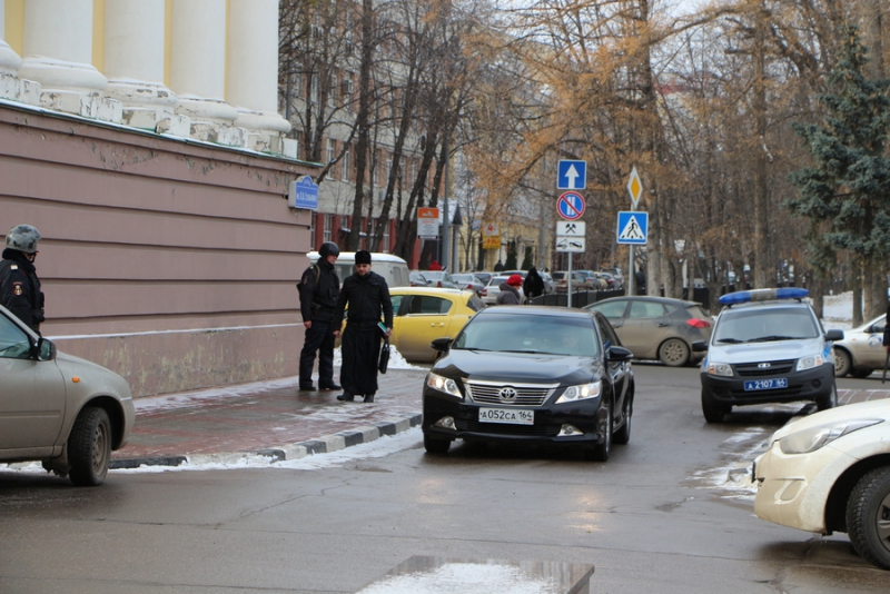 К облдуме стянуты экипажи бойцов Росгвардии