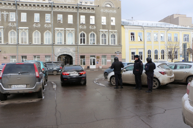 К облдуме стянуты экипажи бойцов Росгвардии