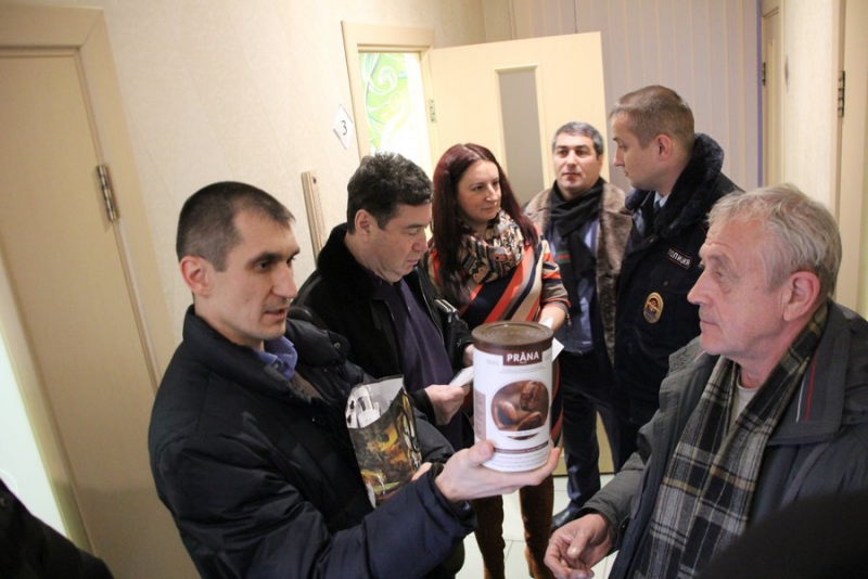 ОПа и полиция помогли саратовчанке разобраться с салоном красоты