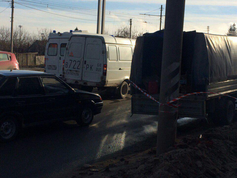 Две «ГАЗели» заблокировали проезд в Заводской район