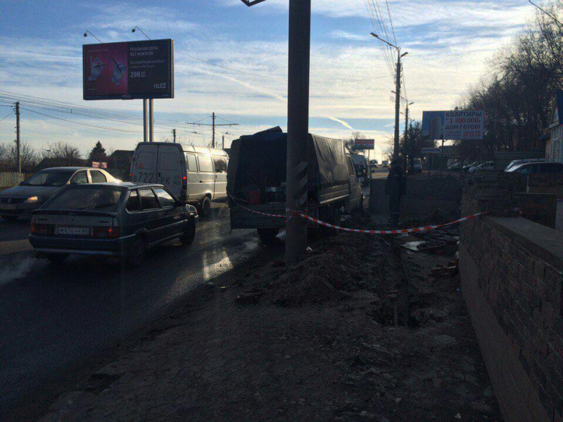 Две «ГАЗели» заблокировали проезд в Заводской район