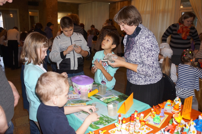 Многодетные и приемные семьи области показали свои таланты