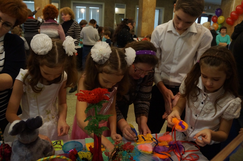 Многодетные и приемные семьи области показали свои таланты