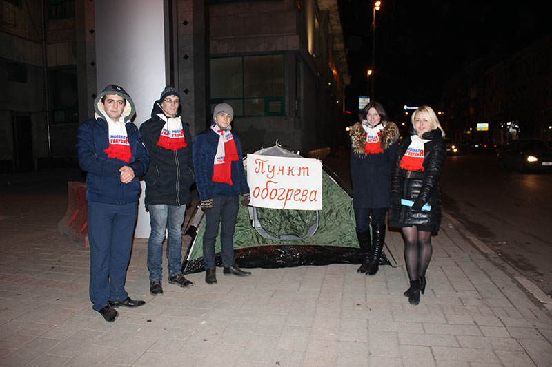 В Саратове установили палатку для ожидающих автобусы горожан