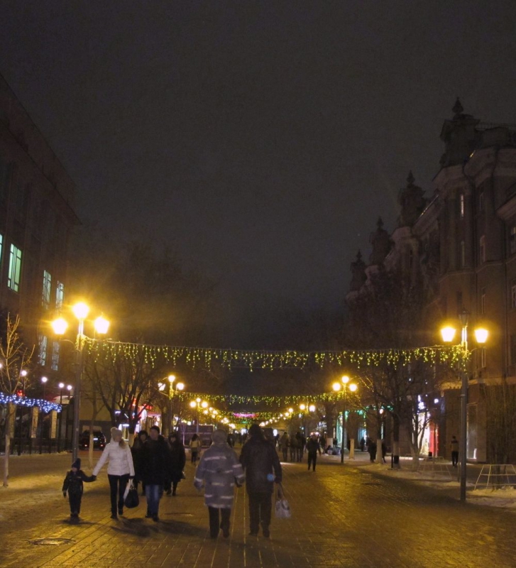 На проспекте Кирова появился светящийся Дед Мороз