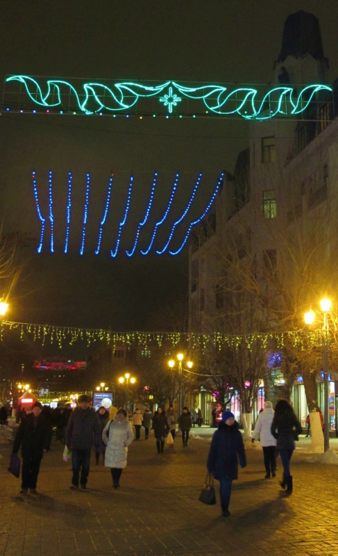 На проспекте Кирова появился светящийся Дед Мороз