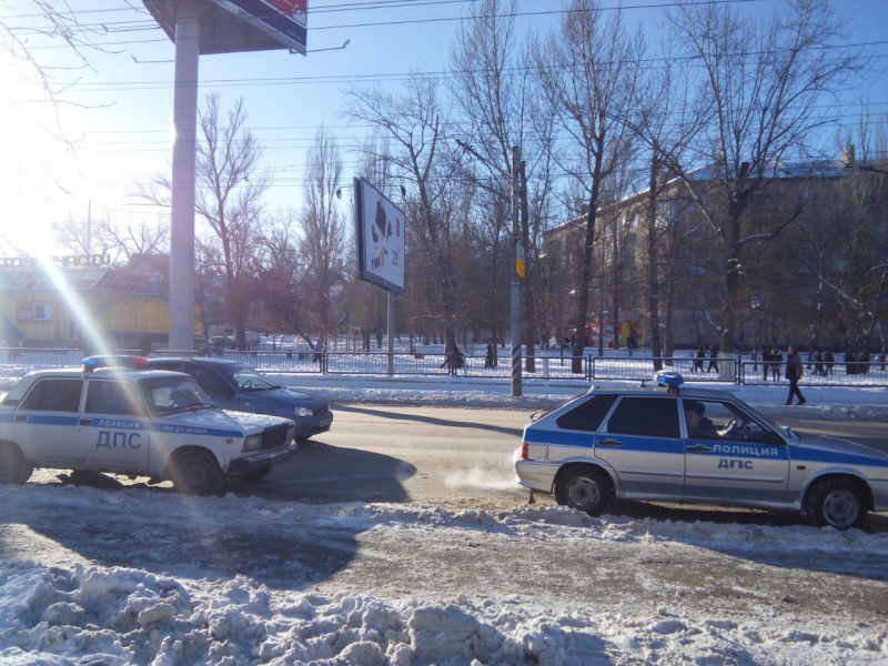 В Саратове трамвай №3 протаранил столб. Есть раненые