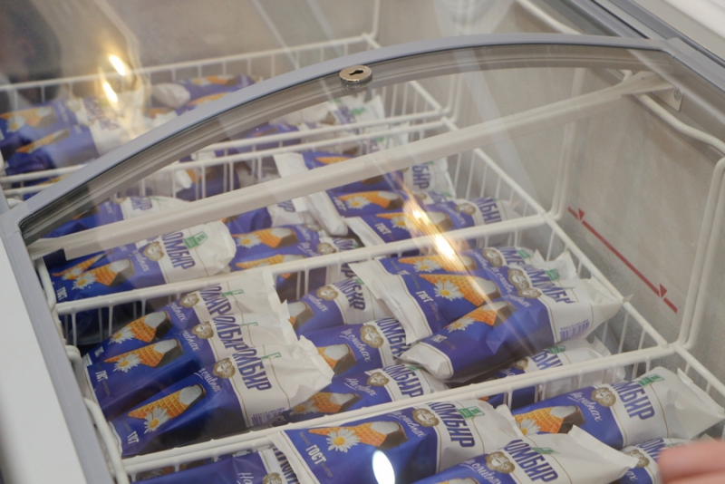 Саратов: В ТЮЗе детей угощали мороженым после отмены школьных занятий из-за морозов