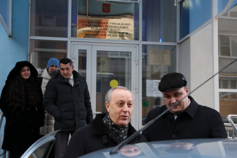 Пострадавшим на производстве работникам вручили «Лады»