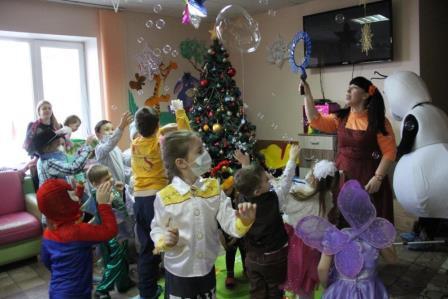 «Газпром трансгаз Саратов» подарил праздник детям в Клинике профпатологии и гематологии
