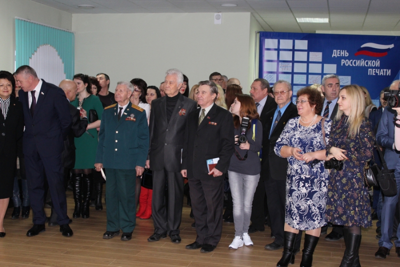 Саратовских журналистов поздравили с Днем российской печати