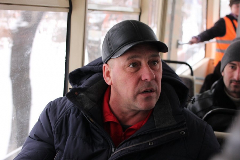 Директор СГЭТ измерил своим телом температуру в трамвае и троллейбусе