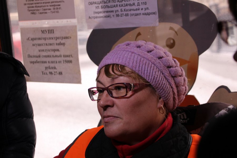 Директор СГЭТ измерил своим телом температуру в трамвае и троллейбусе