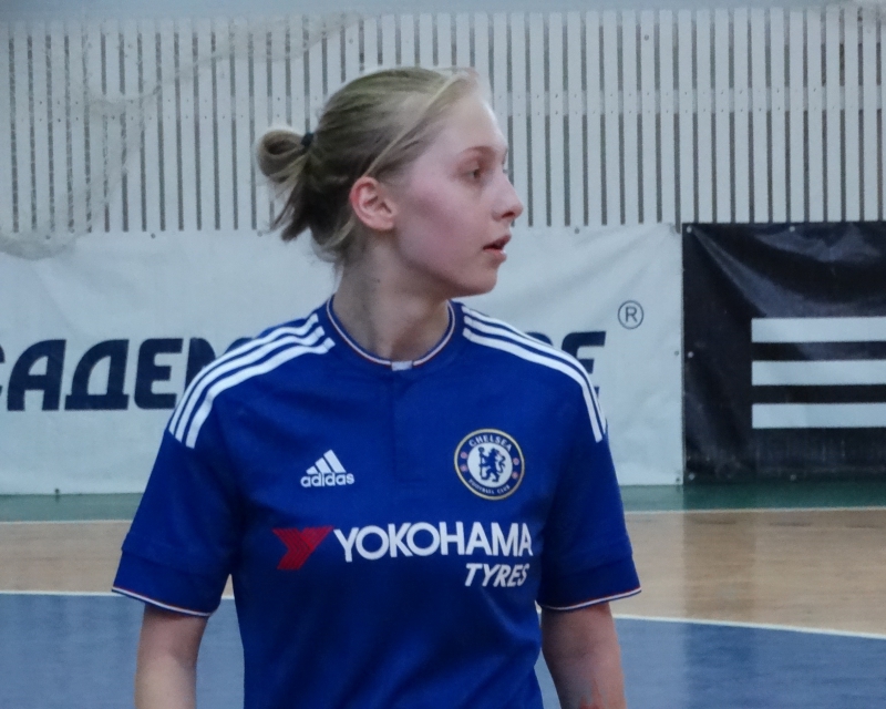 Девушки в футболках лондонского «Челси» обыграли саратовских мини-футболисток
