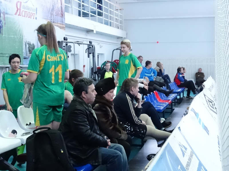 Девушки в футболках лондонского «Челси» обыграли саратовских мини-футболисток