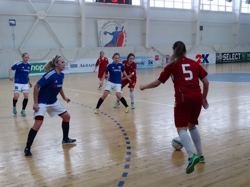 Девушки в футболках лондонского «Челси» обыграли саратовских мини-футболисток