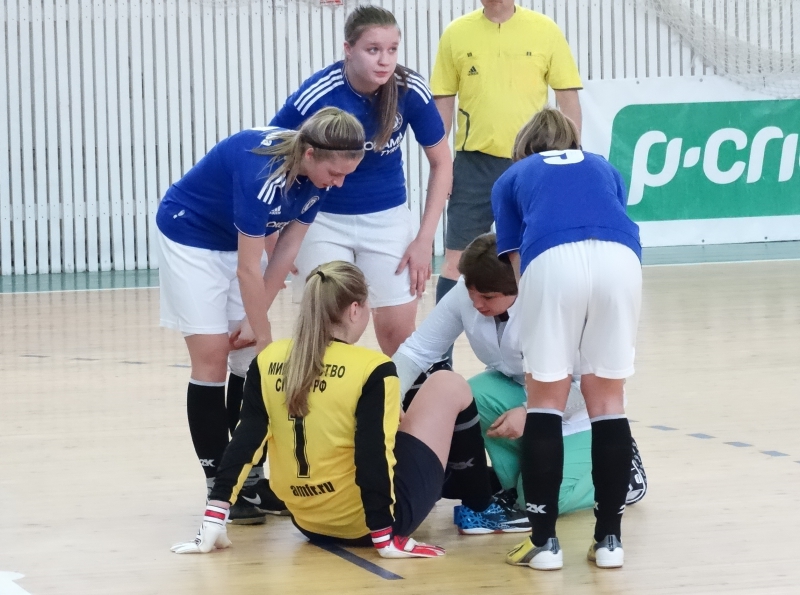 Девушки в футболках лондонского «Челси» обыграли саратовских мини-футболисток