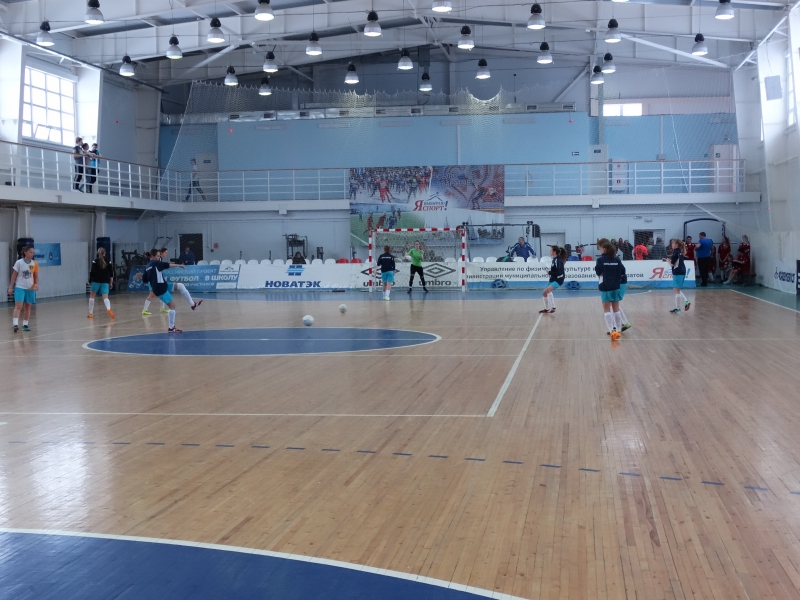 Девушки в футболках лондонского «Челси» обыграли саратовских мини-футболисток