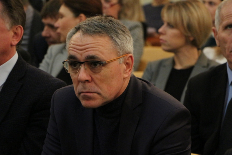 И.п. спикера гордумы неожиданно обрушился с критикой на чиновников