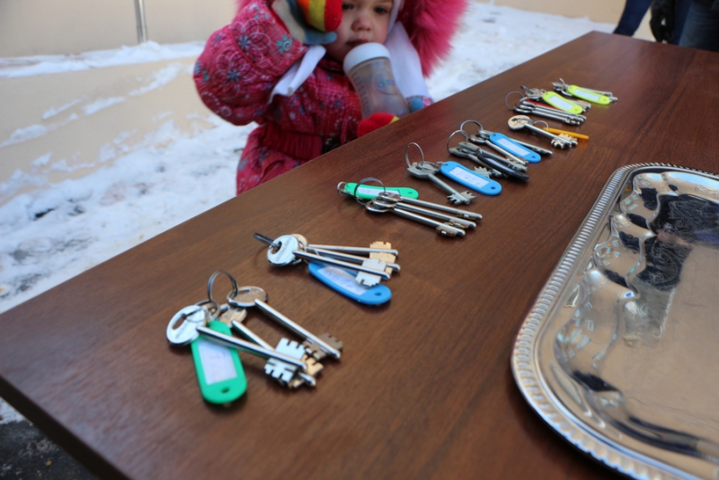 Детям-сиротам вручили квартиры в Солнечном