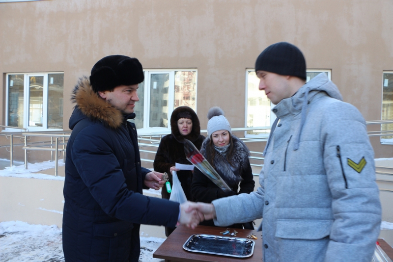 Детям-сиротам вручили квартиры в Солнечном