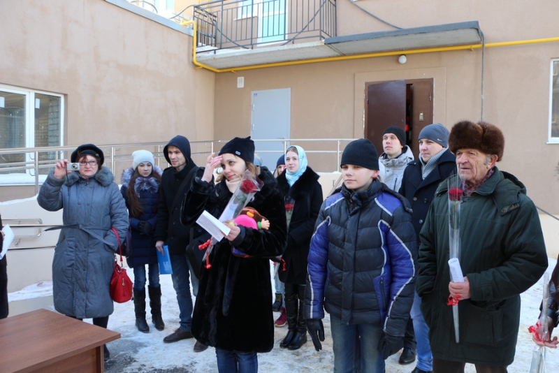 Детям-сиротам вручили квартиры в Солнечном